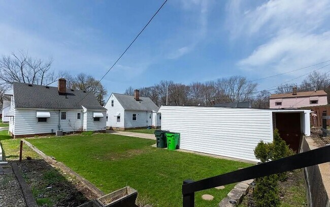 Building Photo - 5021 E 107th Updated 3/4 Bedroom