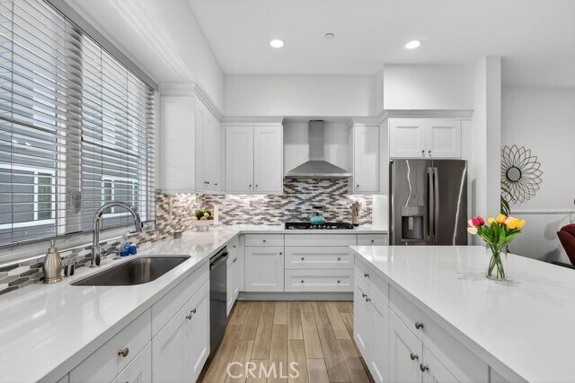 Building Photo - 985 Doheny Way