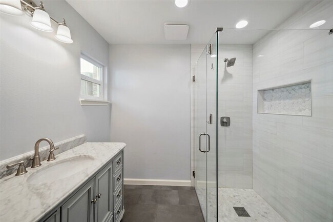 Building Photo - 10502 Timberwood Dr