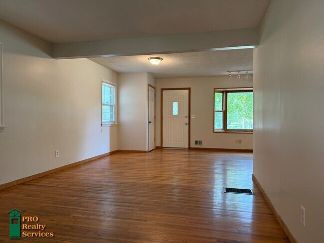 Building Photo - 4 Bedroom Home **Half off August Rent with...