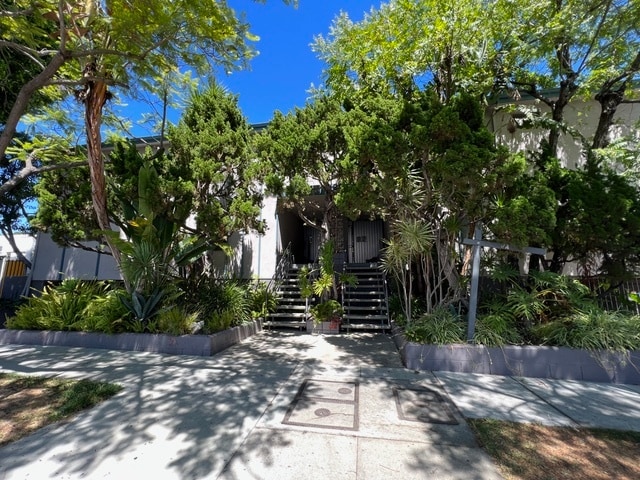 Building Photo - 1152 N Poinsettia Pl