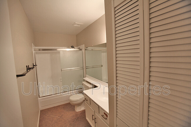 Building Photo - 1512 W Jacinto Ave