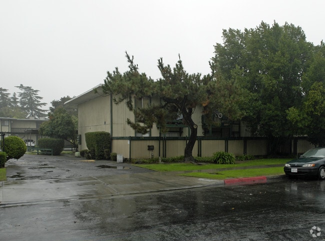 Primary Photo - 1434 E Griffith Way