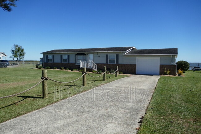Primary Photo - 144 Edgewater Dr
