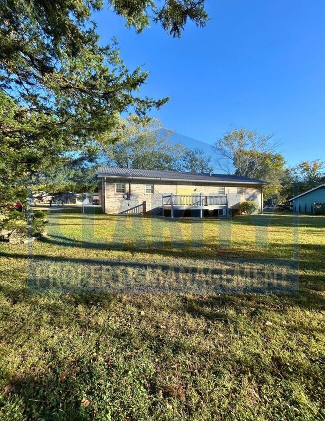 Building Photo - Ranch-style 3-bedroom home!