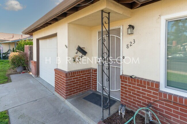 Building Photo - Stylishly Updated Home with Modern Kitchen and Fresh Flooring in Manteca