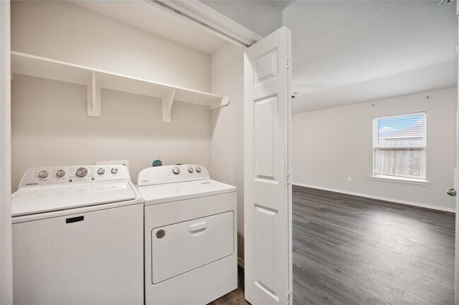 Building Photo - 7907 Hollow Root Ln