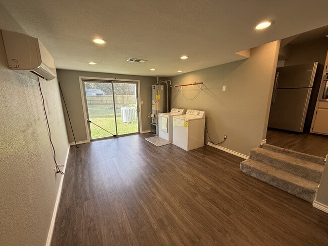 Building Photo - 6899 Jefferson Blvd