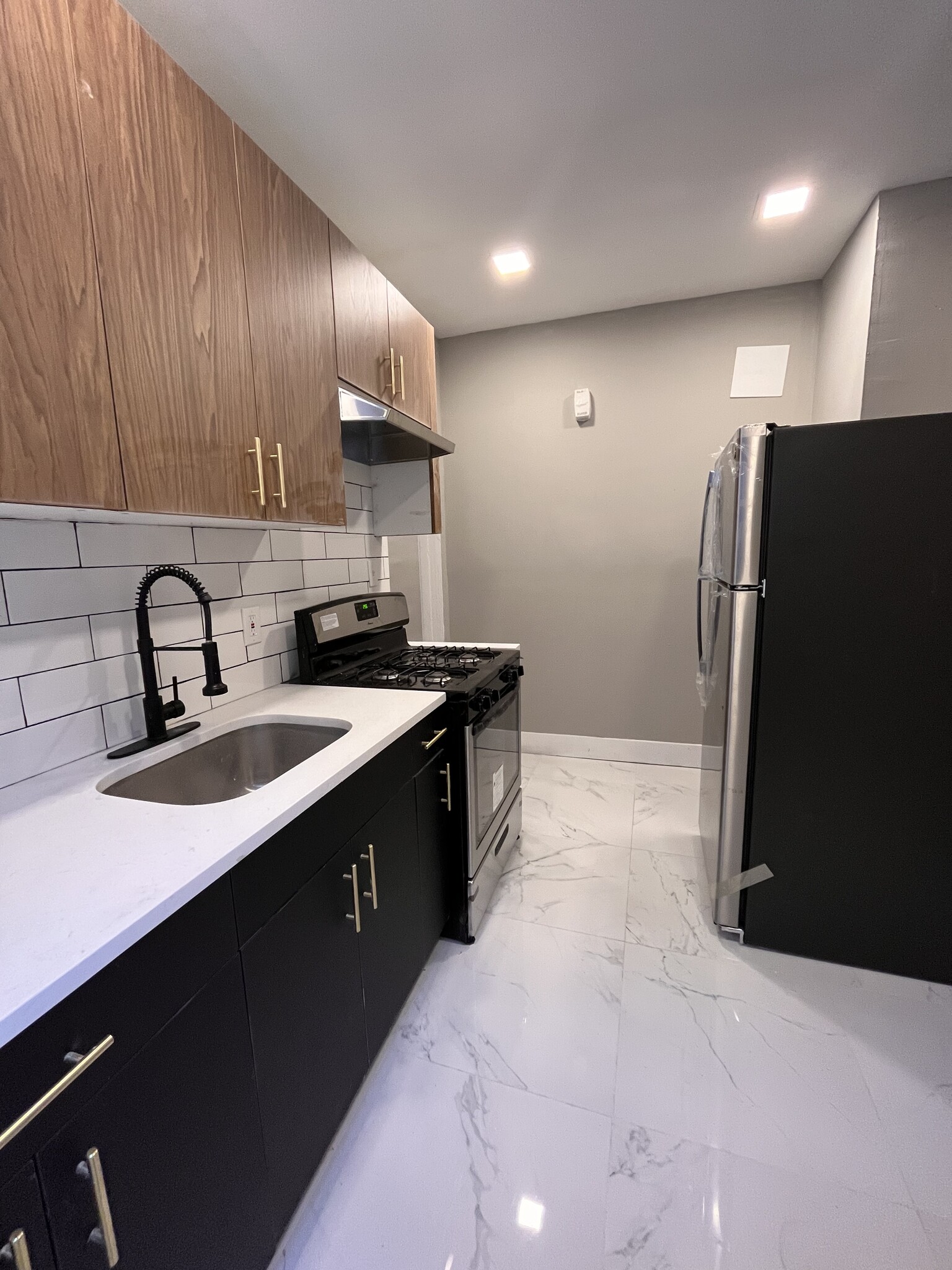 237 Lexington Ave 3R - 243 Lexington Ave