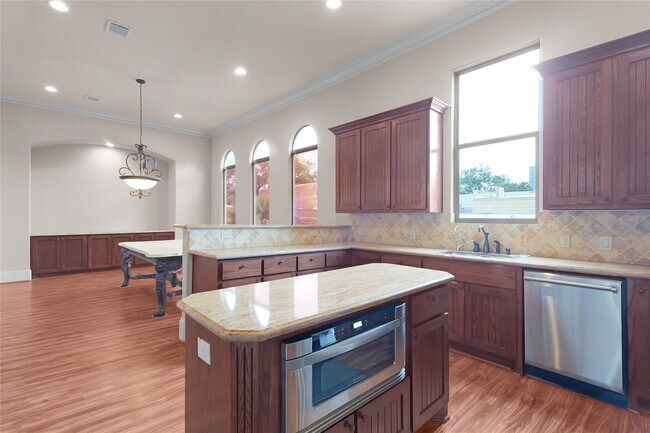 Building Photo - 5459 John Dreaper Dr