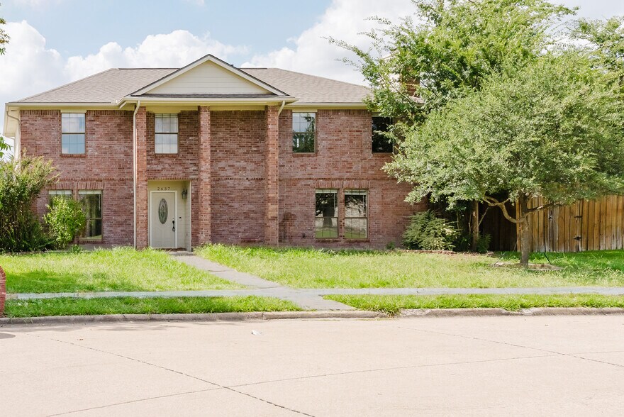 Building Photo - 2637 Austin Dr