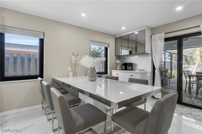 Building Photo - 659 108th Ave N