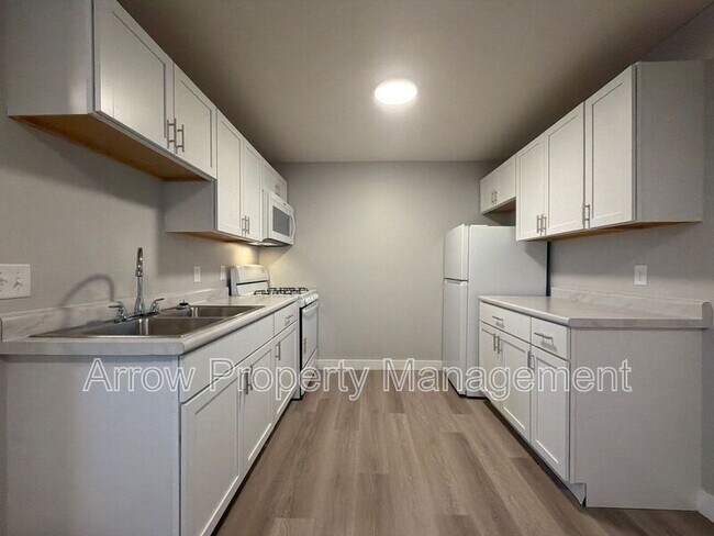 Building Photo - 877 N 26