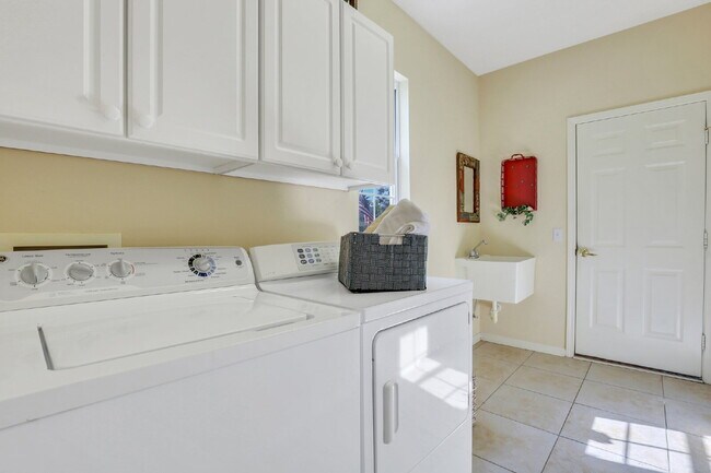 Building Photo - 5 Lacebark Ln