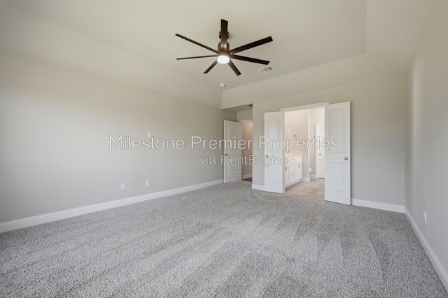 Building Photo - 425 Hoot Owl Hl