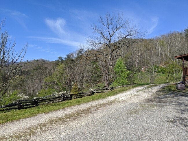 Building Photo - 2 Bed 1 Bath Cabin- All Utilities Included...