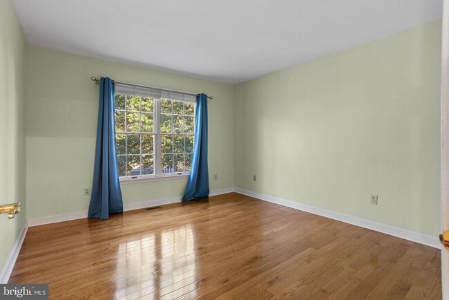 Building Photo - 210 Bullock Dr