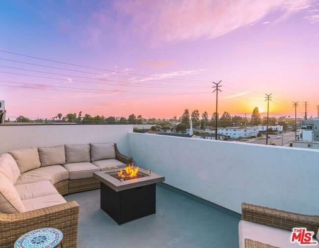Building Photo - 4912 S Centinela Ave