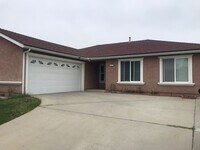 Building Photo - Stunning Single Story Home