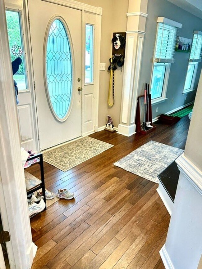 Building Photo - CHARMING HOME IN HIGHLY SOUGHT AFTER NEIGHBORHOOD.
