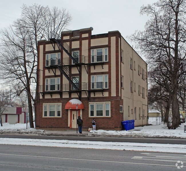 Building Photo - 755 Lake Ave