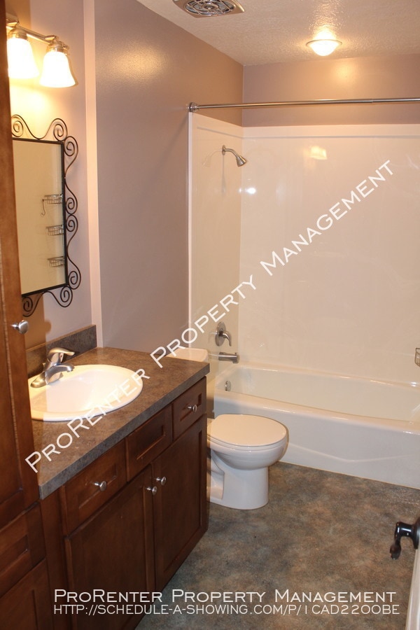 Building Photo - 1530 E Heather Cir