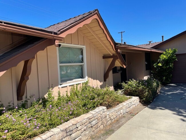 Building Photo - 4 Bedroom Mid-Century Classic Fullerton Ho...