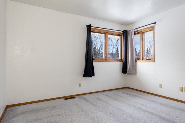 Building Photo - Right on the river! 2 Bedroom, 1.5 Bath, W/Garage, Duplex!