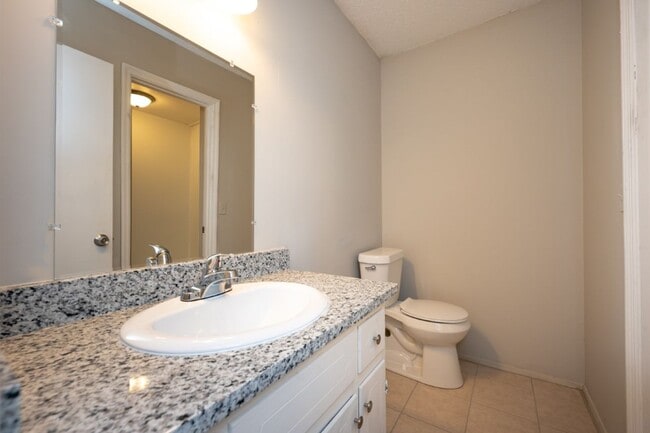 Building Photo - 581 Ridgewood Dr