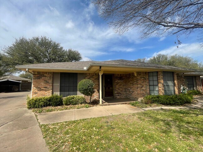 Primary Photo - COMING SOON 3 BEDROOM 2.5 BATH SPACIOUS HO...