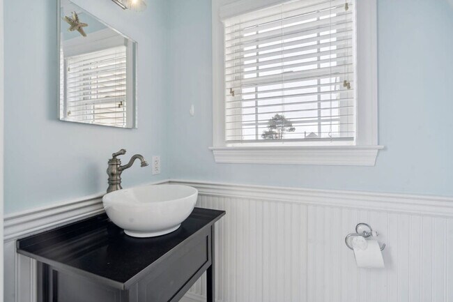 Building Photo - 9 Lowell St