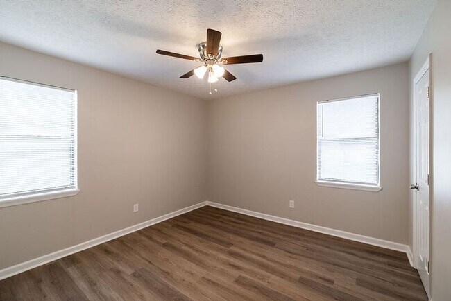 Building Photo - 110 Upland Ct