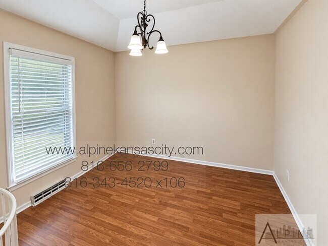 Building Photo - Beautiful Split Level, 5 TRUE Bedrooms!