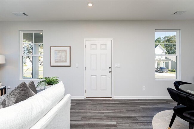 Building Photo - 3085 Cambridge Ml St