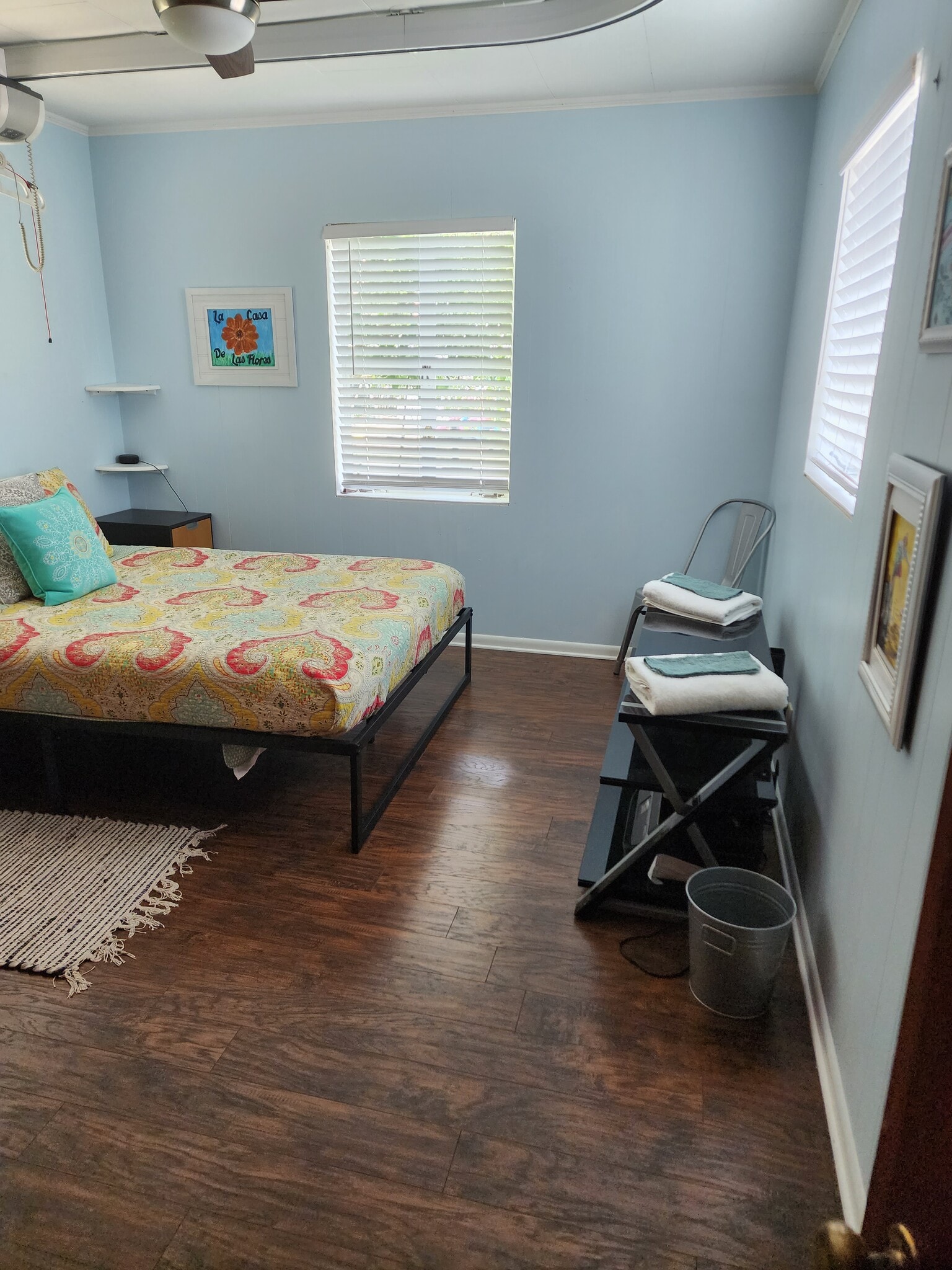 Guest bedroom with queen bed. - 117 Trout Ave