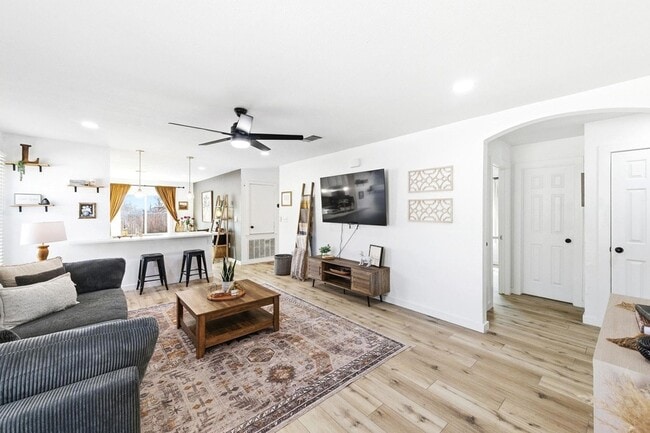 Building Photo - 5905 Los Dios Pl