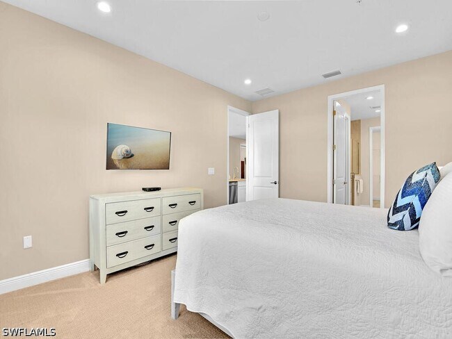 Building Photo - 2561 Seychelles Dr