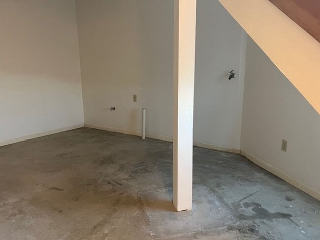 Building Photo - Amazing Mountain Views...