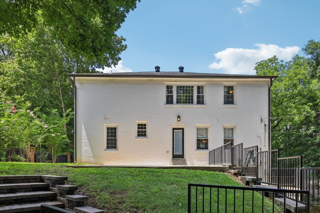 Building Photo - 725 N 2nd St