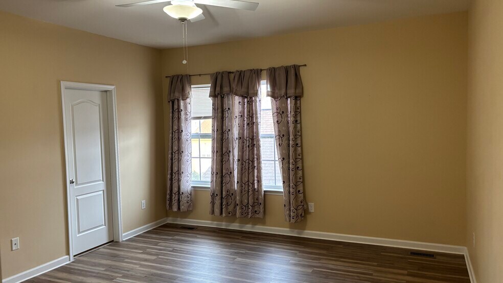Master bed room - 1806 S Pollock Way