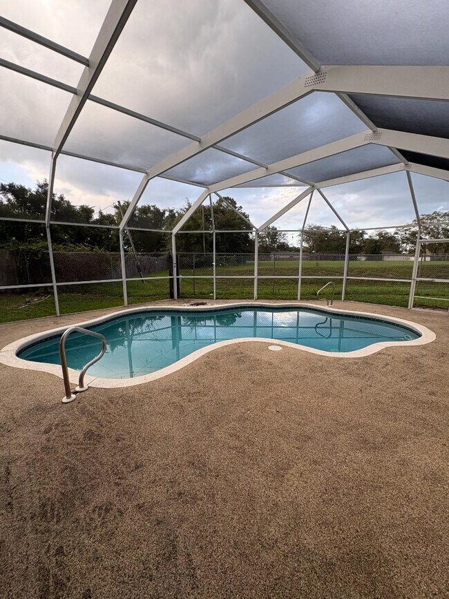 Building Photo - 436 Mango Cir