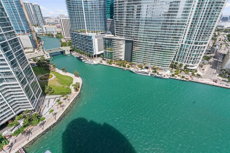 Building Photo - 901 Brickell Key Blvd