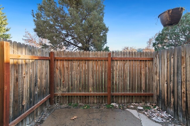 Building Photo - 1145 Willow Bend Cir