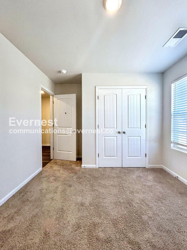 Building Photo - 550 Belcaro Dr