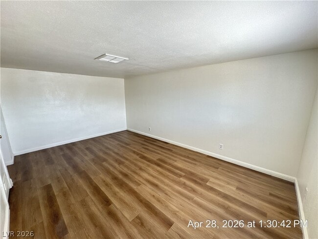 Building Photo - 210 S Mallard St