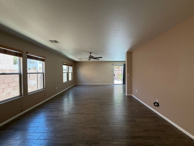 Building Photo - SPACIOUS SINGLE STORY HOME IN SOUTHERN HIGHLANDS WITH NEW KITCHEN APPLIANCES