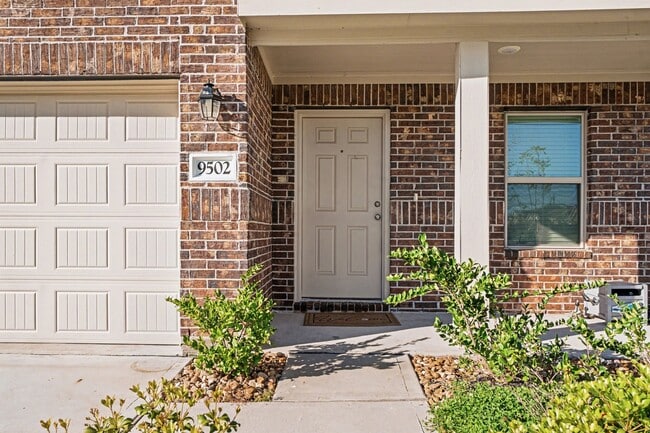 Building Photo - 9502 Brookside Point Dr