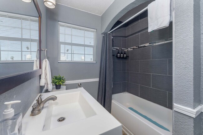 Building Photo - 1802 Morgan Ave