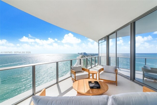 Building Photo - 15701 Collins Ave