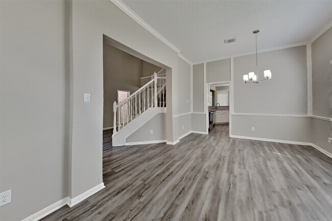 Building Photo - 1906 Crescent Oak Dr